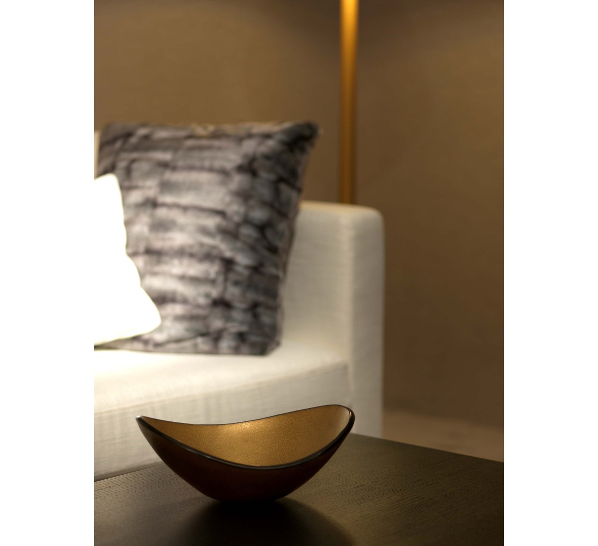 Ваза OVAL Ouro Fosco Gardeco, стоимость 79 800 руб.  Фотография 6